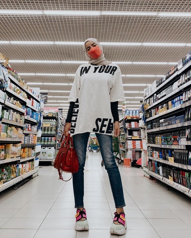 Gaya fashion ala Olla Ramlan