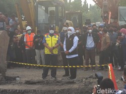Kata Gubernur Khofifah Saat Tinjau Perbaikan Jembatan Balun Lamongan