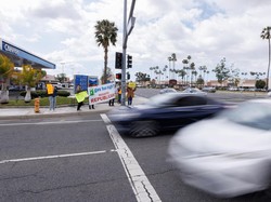 Warga AS Full Senyum, Harga Bensin Turun Drastis!