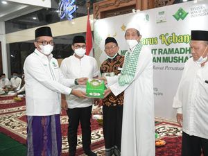 Jelang Ramadan, Kader PPP Bagi Al-Quran ke 1.000 Masjid di Indonesia