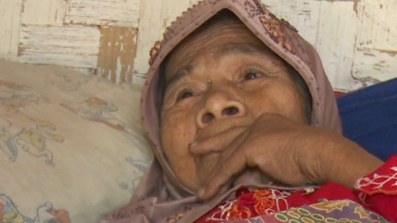 Semangat Kak Ros Hidupi 2 Anak dan Ibu yang Sakit Keras, Mari Bantu!