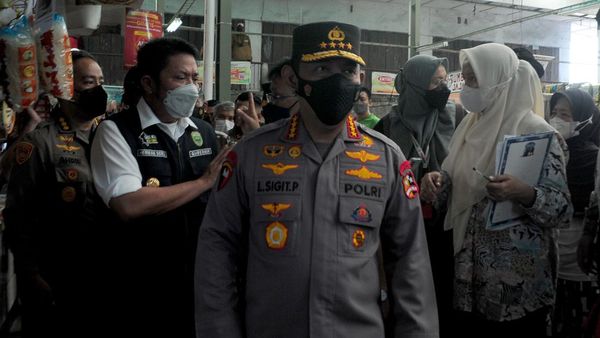 Kapolri Cek Minyak Goreng di Pasar Lemabang Palembang