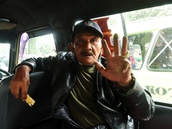 Curhat Sopir Angkot di Bandung: Premium Langka, Tak Kuat Beli Pertamax