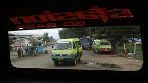 Keluh Kesah Sopir Angkot Saat Pertalite Langka di Bandung