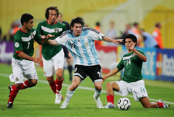 LEIPZIG, GERMANY - JUNE 24: Lionel Messi of Argentina is put under pressure by Zinha, Gerardo Torrado and Gonzalo Pineda of Mexico during the FIFA World Cup Germany 2006 Round of 16 match between Argentina and Mexico played at the Zentralstadion on June 24, 2006 in Leipzig, Germany. (Photo by Clive Mason/Getty Images)