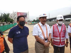 Luhut Bilang RI Paling Lambat Menaikkan Pertamax