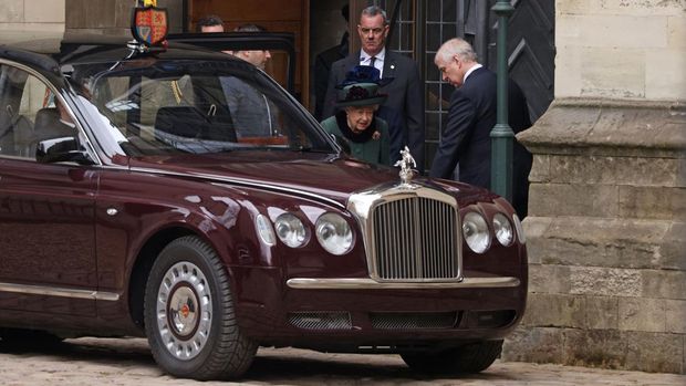 LONDON, ENGLAND - MARCH 29: Queen Elizabeth II leaves after attending the Thanksgiving service for the Duke of Edinburgh at Westminster Abbey on March 29, 2022 in London, England. (Photo by Dan Kitwood/Getty Images)