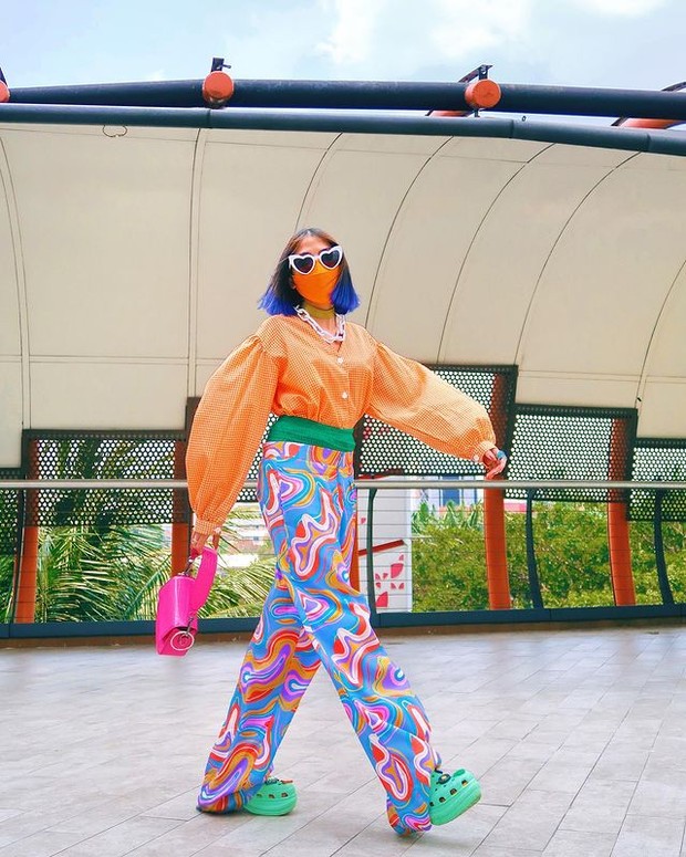 Outfit dengan warna tetradic/Foto: Instagram/Atjilaynna