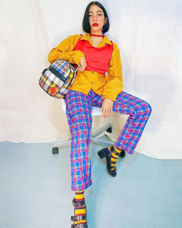 Outfit dengan warna triadic/Foto: Instagram/Atjilaynna