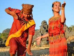 6 Macam Pakaian Adat Sulawesi Selatan Punya Corak dan Motif yang Unik
