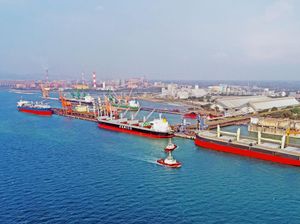 BUMN-BUMD Keroyokan Garap Bisnis Logistik Pelabuhan di Samarinda BUMN-BUMD Keroyokan Garap Bisnis Logistik Pelabuhan di Samarinda