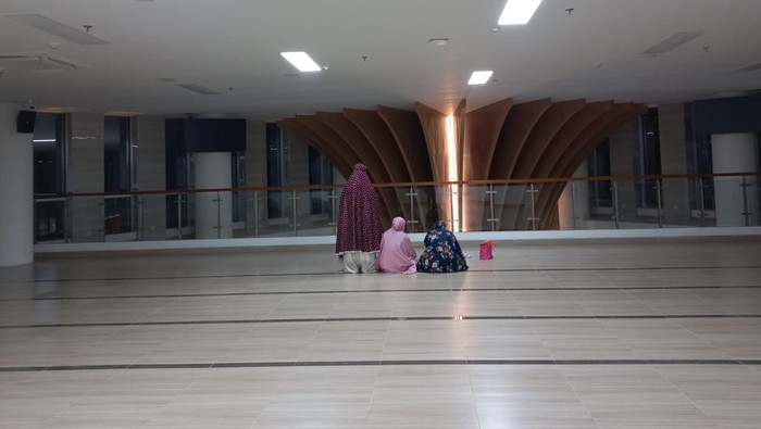Persiapan tarawih di Masjid At-Tanwir PP Muhammadiyah Jakarta.