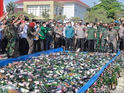 Polisi Musnahkan 19 Ribu Botol Miras-39 Kg Sabu di Riau Jelang Ramadan