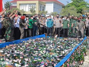 Polisi Musnahkan 19 Ribu Botol Miras-39 Kg Sabu di Riau Jelang Ramadan