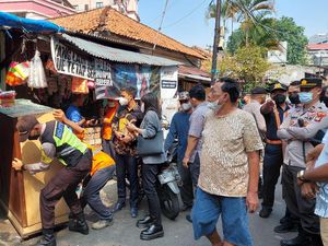PT KAI Tertibkan 9 Rumah di Kebon Kelapa Jakpus