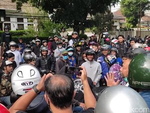 Jabar Hari Ini: Konten Maut Bocah Sukabumi-Bobotoh Datangi Markas Persib Jabar Hari Ini: Konten Maut Bocah Sukabumi-Bobotoh Datangi Markas Persib