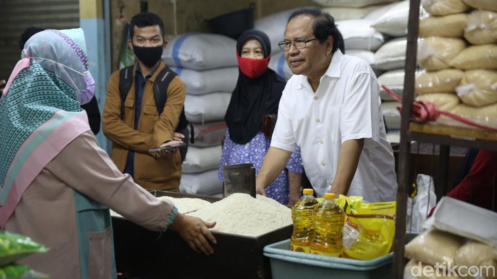 Cek Harga Sembako, Rizal Ramli Blusukan ke Pasar Kramat Jati