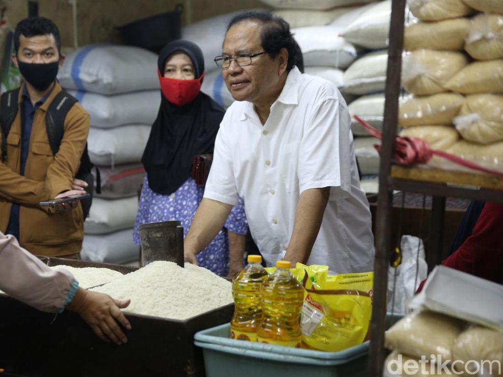 Cek Harga Sembako, Rizal Ramli Blusukan ke Pasar Kramat Jati