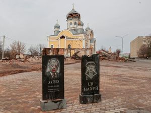 Batu Nisan Bergambar Presiden Putin Muncul di Kota Ini