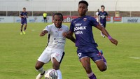 Persipura berada di peringkat 16 klasemen Liga 1 dengan 33 poin, di bawah Barito Putera (35 poin) dan PSS Sleman (36 poin). Posisi itu membuat Persipura harus meraih kemenangan dan berharap rivalnya terpeleset agar bisa bertahan di Liga 1. Skenario kemenangan kemudian bisa diraih Persipura. Melawan Persita Tangerang, Marinus Wanewar dkk menang 3-0.