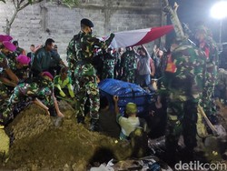 Haru Iringi Pemakaman Sertu Eka yang Dibunuh OTK di Papua