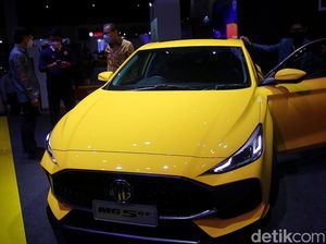 Aksi Pamer Istri Pejabat Setneg: Beli Mobil Kuning Rp 400 Juta, Pose Depan Mercy Pink Aksi Pamer Istri Pejabat Setneg: Beli Mobil Kuning Rp 400 Juta, Pose Depan Mercy Pink