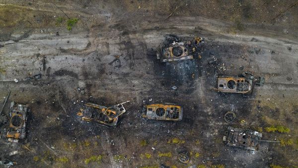 Serangan Balik Ukraina Bikin Tank-tank Rusia Hancur Lebur