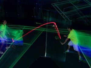 Tantangan Badminton Glow In the Dark, Main Bulutangkis dalam Gelap!