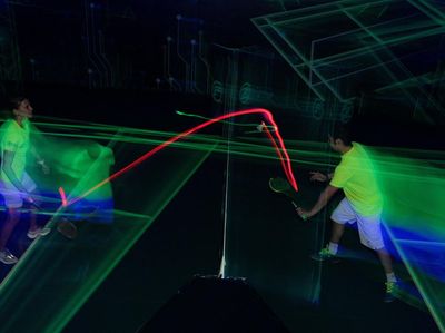 Tantangan Badminton Glow In the Dark, Main Bulutangkis dalam Gelap! Tantangan Badminton Glow In the Dark, Main Bulutangkis dalam Gelap!