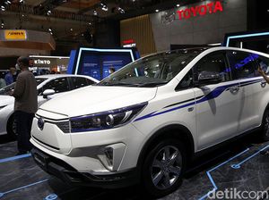 Toyota Innova Zenix Hybrid Sudah Diperkenalkan, Listriknya Kapan? Toyota Innova Zenix Hybrid Sudah Diperkenalkan, Listriknya Kapan?
