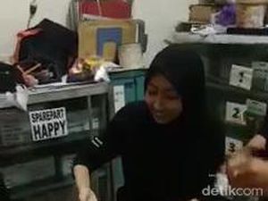 Uang Receh Ibu-Anak untuk Beli Motor di Bojonegoro Sempat Digondol Maling Uang Receh Ibu-Anak untuk Beli Motor di Bojonegoro Sempat Digondol Maling