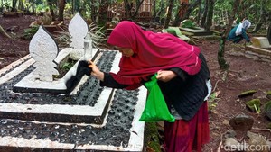 4 Doa Ziarah Kubur bagi Muslim Dilengkapi Tata Caranya