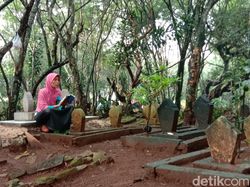 Doa Ziarah Kuburan Sesuai Sunnah Arab, Latin dan Artinya
