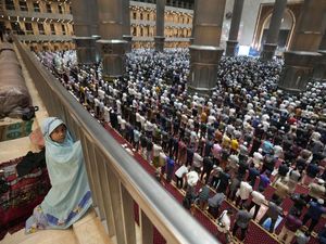Begini Suasana Salat Tarawih Pertama di Masjid Istiqlal