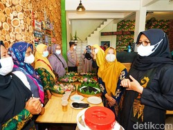 Bupati Ipuk Minta Kecamatan dan Desa Fasilitasi Pasar Takjil Ramadan