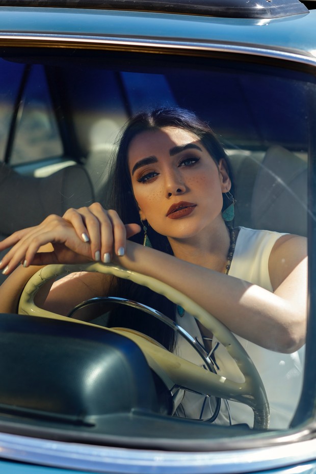 Ilustrasi mengendarai mobil/Unsplash/Sara Dabaghian