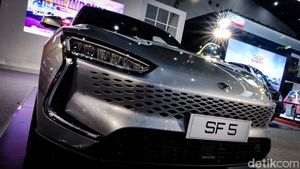 Intip DFSK Seres SF5 di IIMS, Mobil Ngebut Tanpa Asap