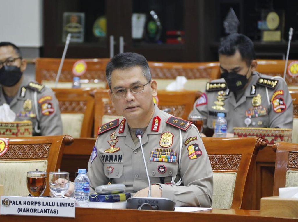 Polisi Tidak Akan Tilang Pemotor yang Pakai Sandal Jepit, Tapi... Polisi Tidak Akan Tilang Pemotor yang Pakai Sandal Jepit, Tapi...