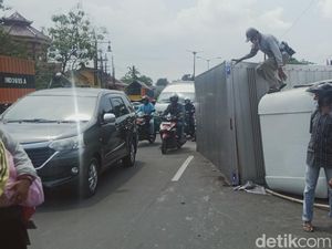 Kecelakaan Karambol 4 Mobil di Perbatasan Klaten, Jalan Jogja-Solo Macet Kecelakaan Karambol 4 Mobil di Perbatasan Klaten, Jalan Jogja-Solo Macet