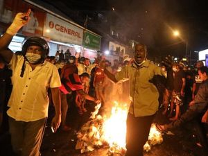 Protes Krisis BBM-Pangan Bikin Puluhan Menteri Sri Lanka Lepas Jabatan Protes Krisis BBM-Pangan Bikin Puluhan Menteri Sri Lanka Lepas Jabatan