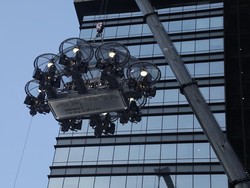 Merasakan Sensasi Makan Sambil Terbang di Langit Senja Jakarta