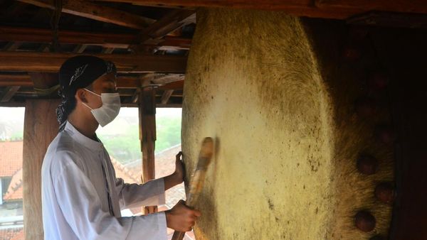 Melihat Tradisi Tabuh Bedug Sambut Ramadan di Kudus