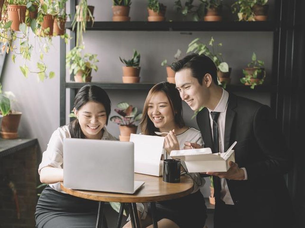 Basa-basi Tawarkan Bekal ke Teman Kerja, Netizen Ini Kesal Bekalnya Dihabiskan Basa-basi Tawarkan Bekal ke Teman Kerja, Netizen Ini Kesal Bekalnya Dihabiskan
