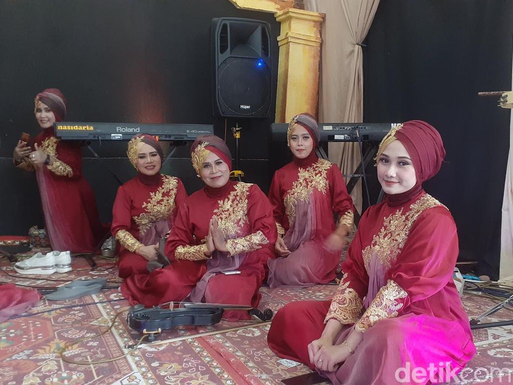 Respons Warga Jerman saat Nasida Ria Manggung Respons Warga Jerman saat Nasida Ria Manggung