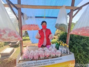 Cerita Pedagang Bunga di TPU Menteng Pulo Raup Omzet Rp 500 Ribu Per Hari