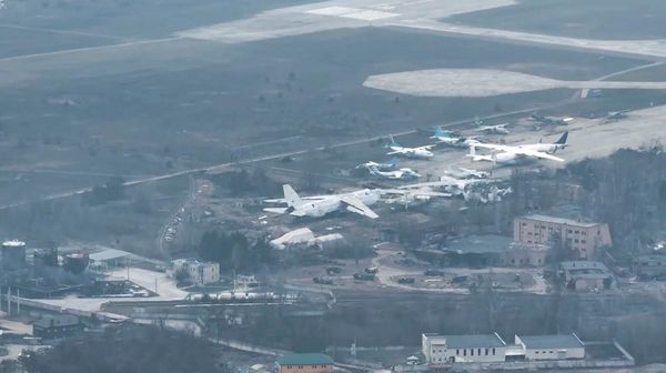 Potret Bandara Internasional Antonov Ukraina yang Hancur