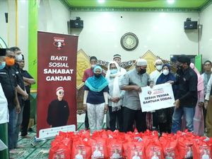 Sahabat Ganjar Bagikan Sembako ke Pengurus Masjid di Wilayah Jakarta
