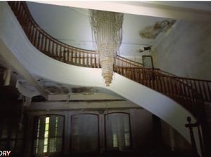 10 Potret Rumah Mewah yang Terbengkalai, Diduga Milik Koruptor Buron 10 Potret Rumah Mewah yang Terbengkalai, Diduga Milik Koruptor Buron