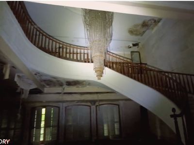 10 Potret Rumah Mewah yang Terbengkalai, Diduga Milik Koruptor Buron