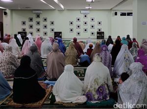 Syarat Sah Shalat Berjamaah dan Keutamaan Mengerjakannya Syarat Sah Shalat Berjamaah dan Keutamaan Mengerjakannya